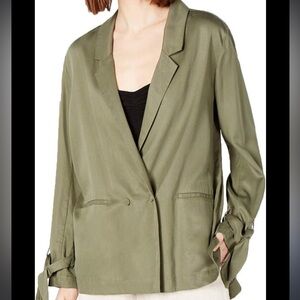 Flowy light blazer with buttons